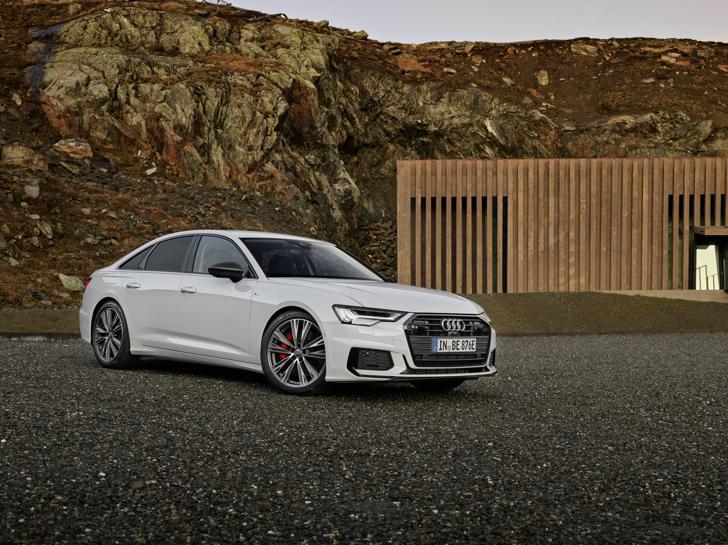 Electrifying full-size sedan:  the Audi A6 55 TFSI e quattro