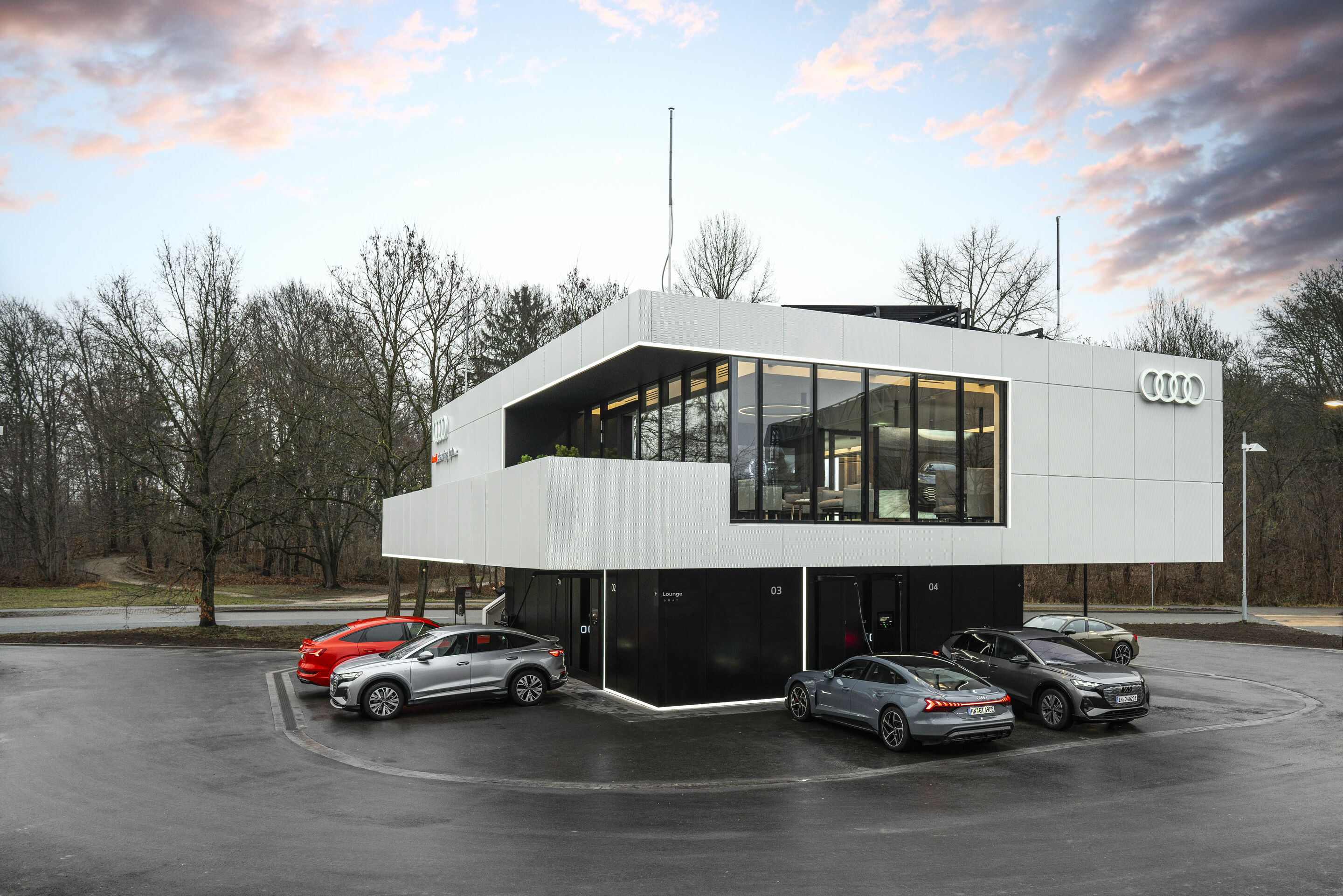 World first: start of the Audi charging hub as an urban quick-charing concept