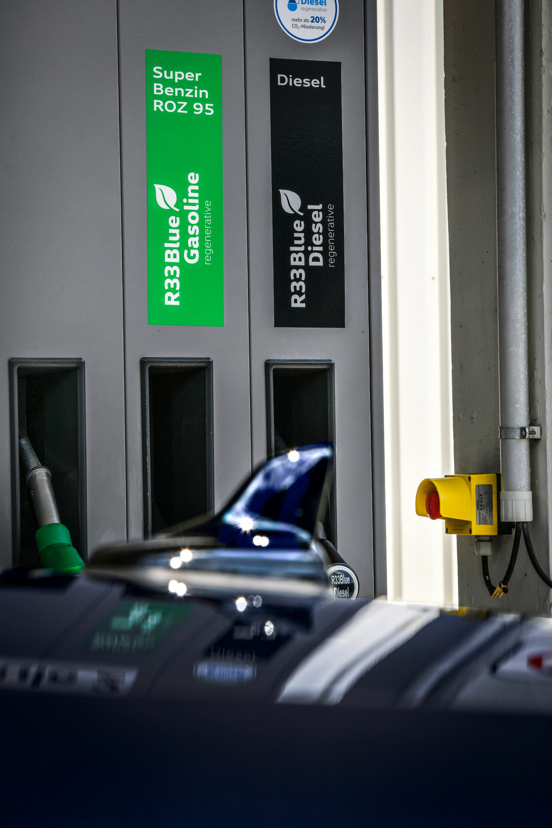 Carbon-neutral production sites: vehicles fueled with sustainable fuels at the factory