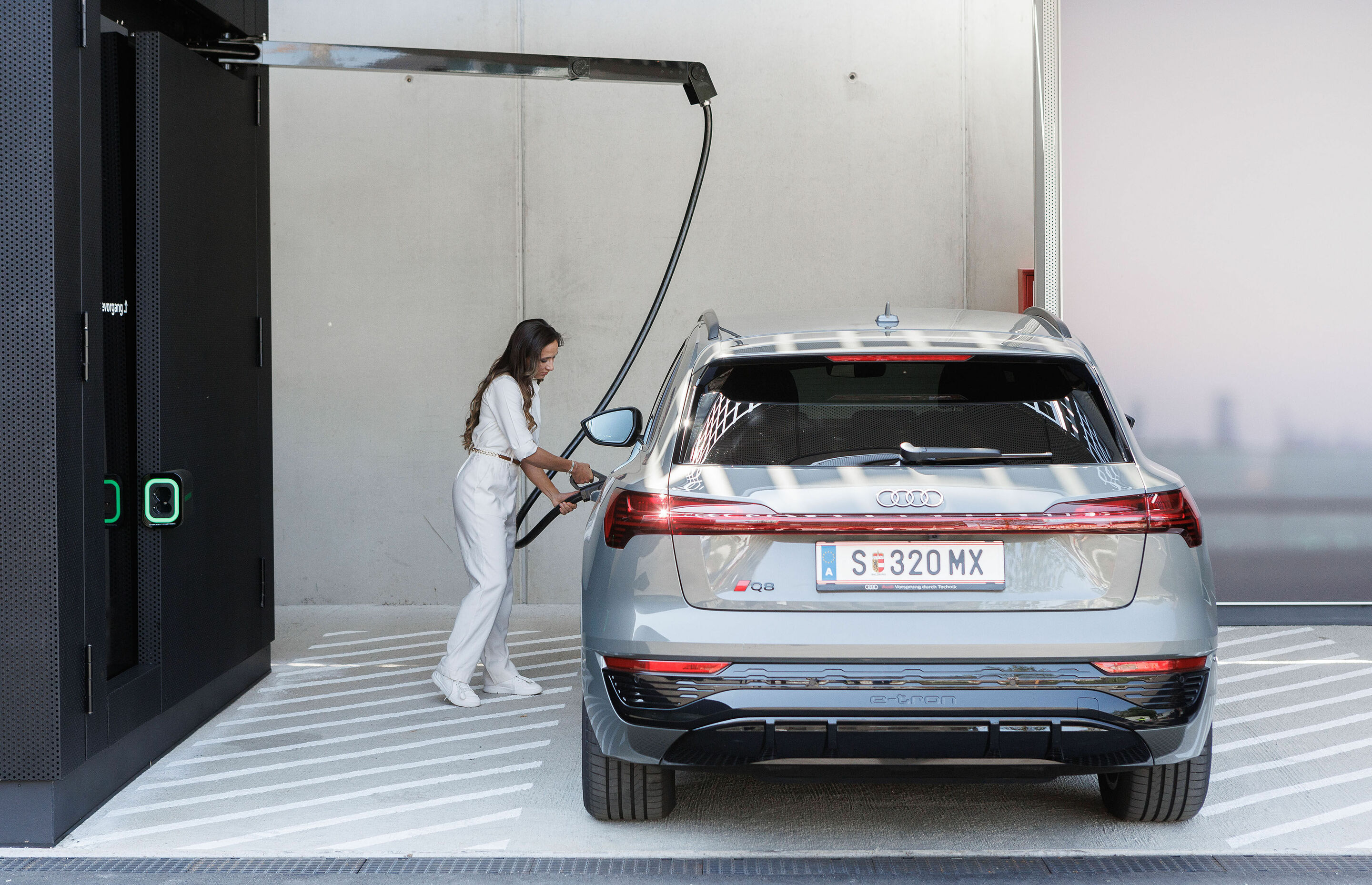 Premium charging: easy, quick and in a pleasant environment
