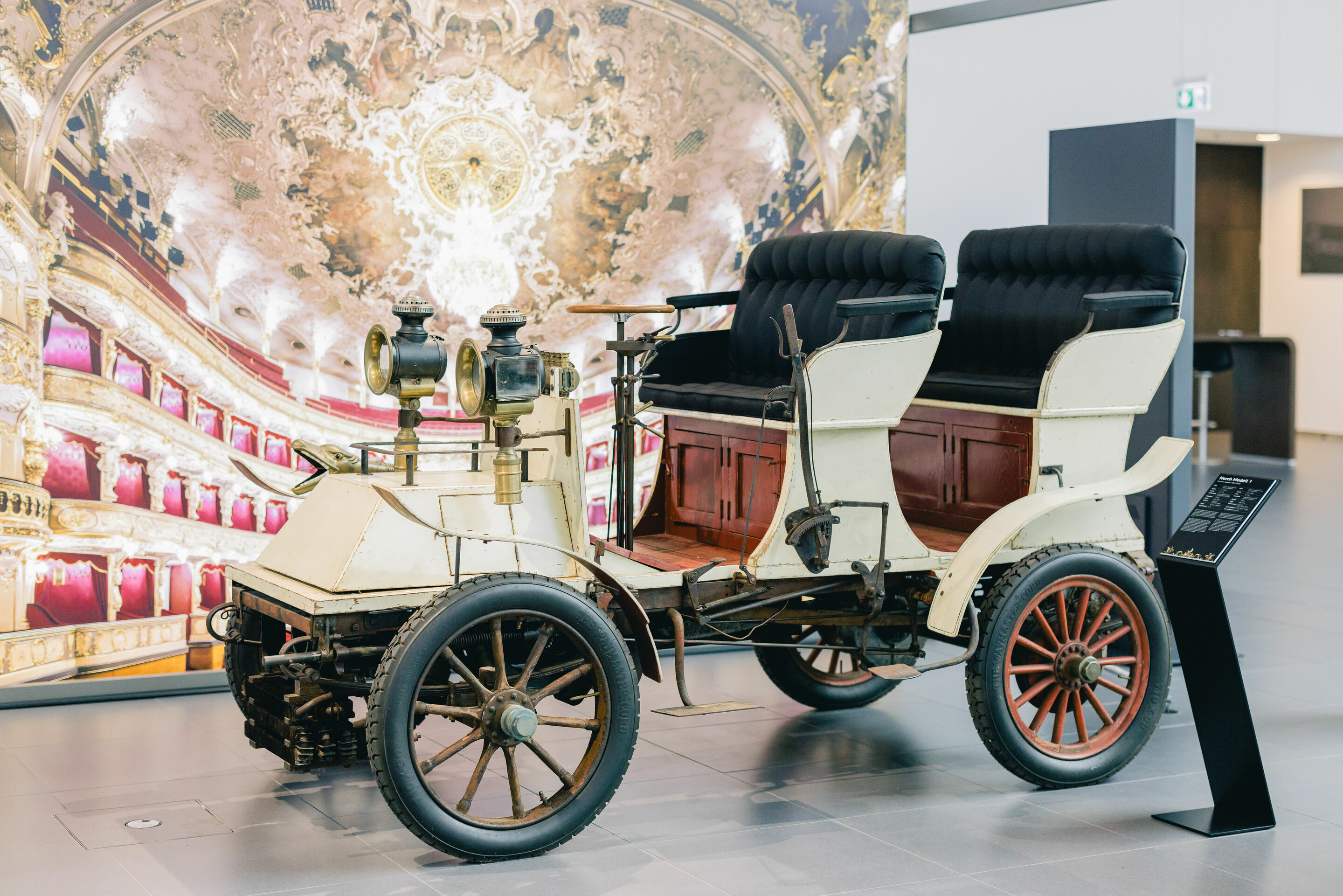 Grand Opera: New Audi Tradition exhibition “125 years of Horch”
